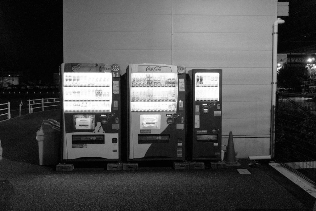 Photo vending machine passive income